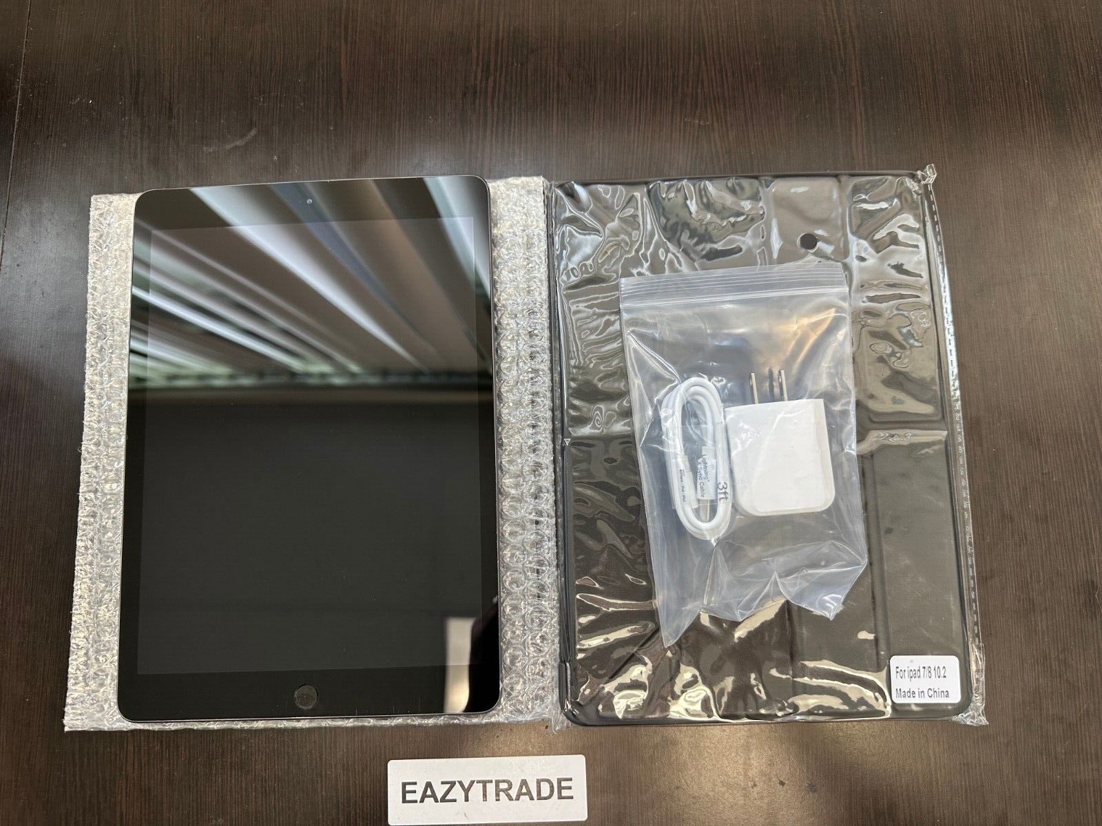 Apple iPad 7th Gen. 32 GB, Wi-Fi, 10.2 in - Random color