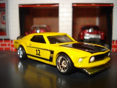 1969 69 FORD MUSTANG BOSS 302 CUSTOM EDITION 1/64 HW YELLOW HOT ROD COOL