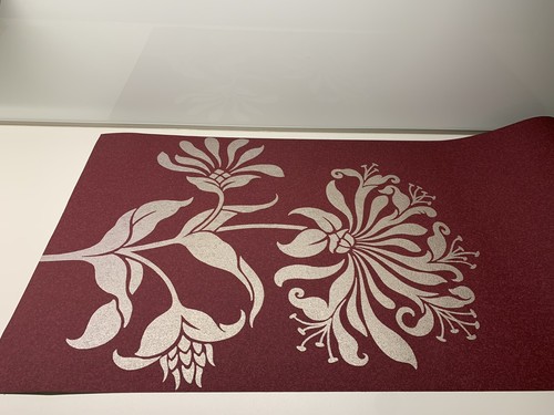 Vliestapete 0,52x 4,50m (BxL), Burgund/Lila, Blumenmuster, Aufdruck silber
