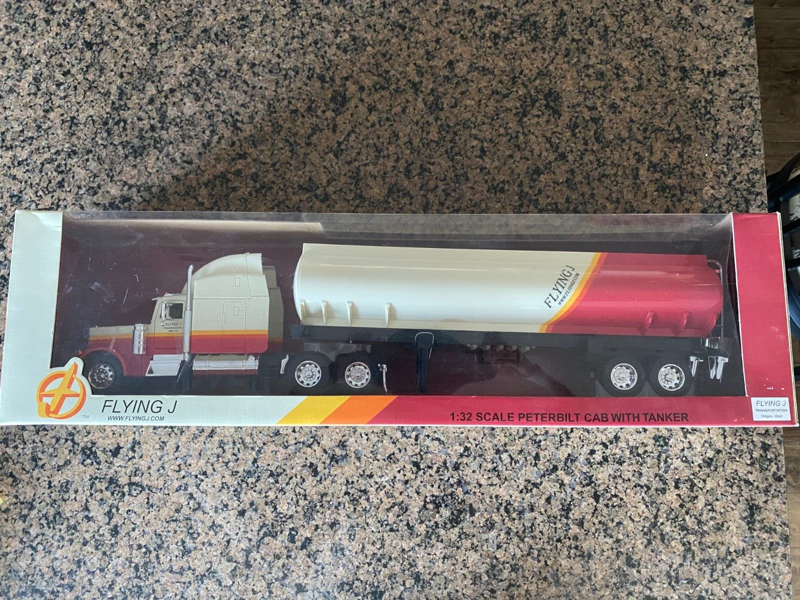 1/32 JADA TOYS PETERBILT TANKER FLYING J TRUCK STOPS | eBay