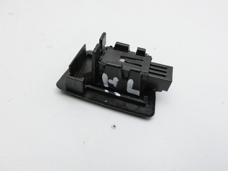 BMW X1 E84 LCI 12-15 2,0d 160KW Kleine Leuchte Lichtmodul für Ablagefach Links Hinten BMW X1 E84 LCI 12-15... Vorschau 2