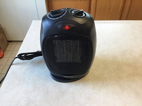 AmazonBasics 1500 Watt Oscillating Ceramic Space Heater with Adjustable Temp