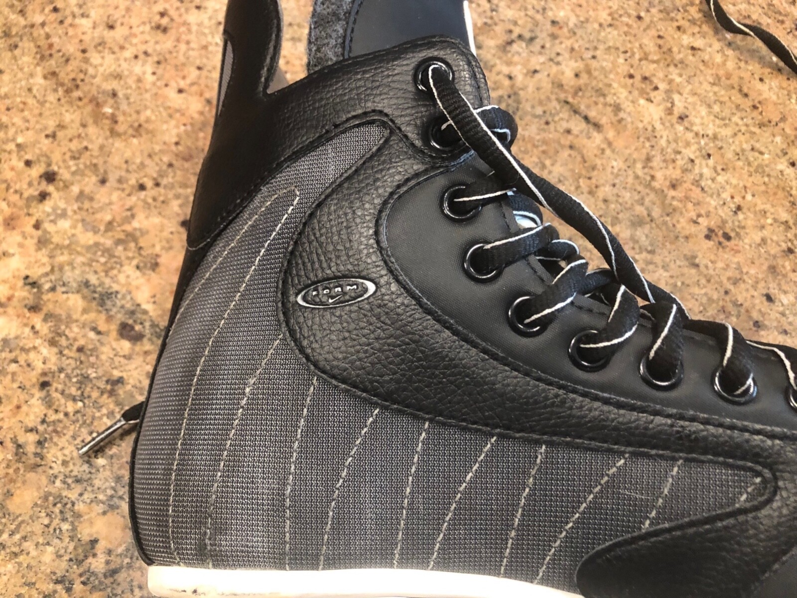 Nike Ignite 3 Ice Hockey Skates, Men's size 9D Good Condition