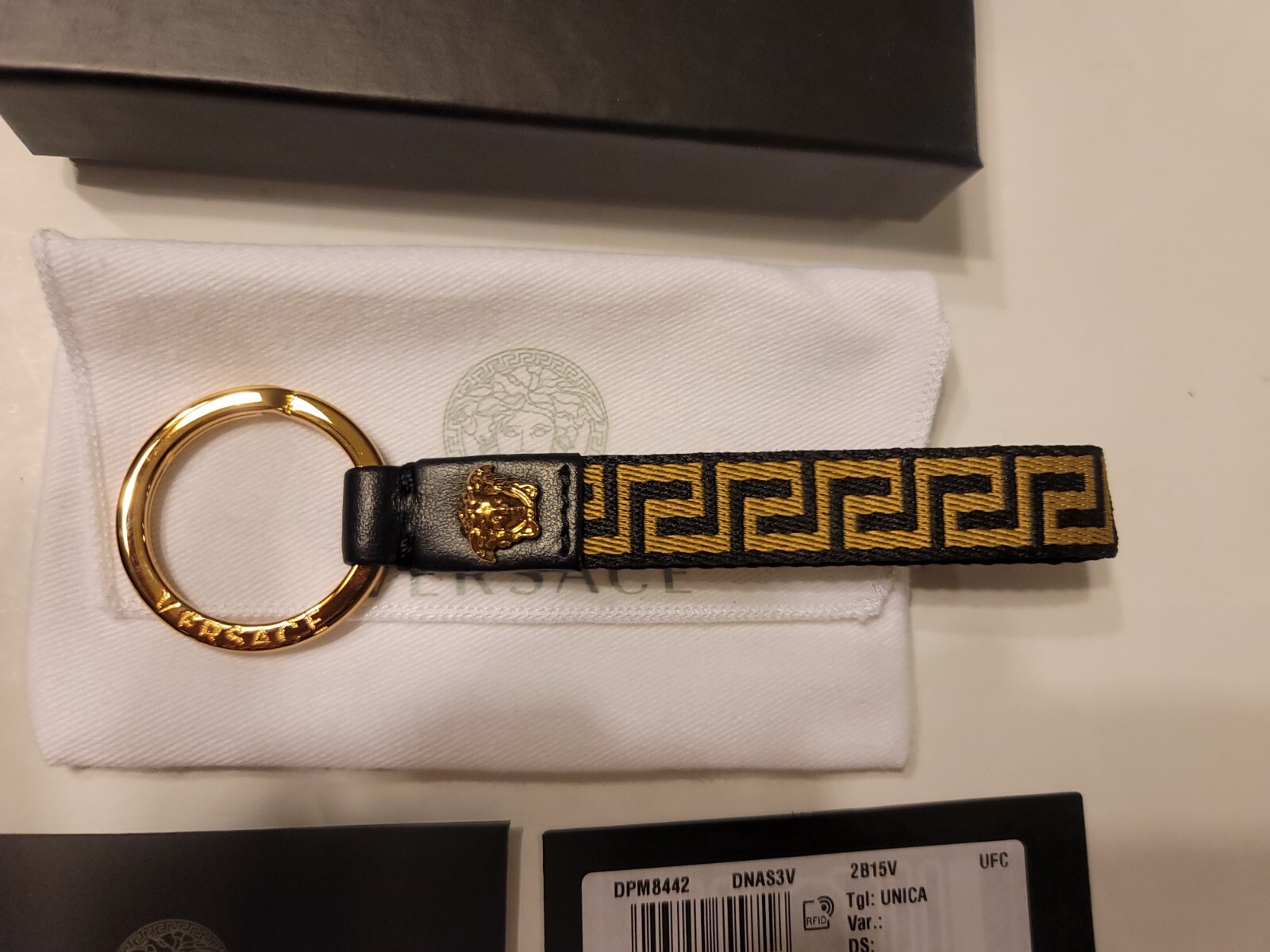 希少✨VERSACE Medusa Leather l Keychain Versace Medusa Biggie Keychain | Black | FARFETCH