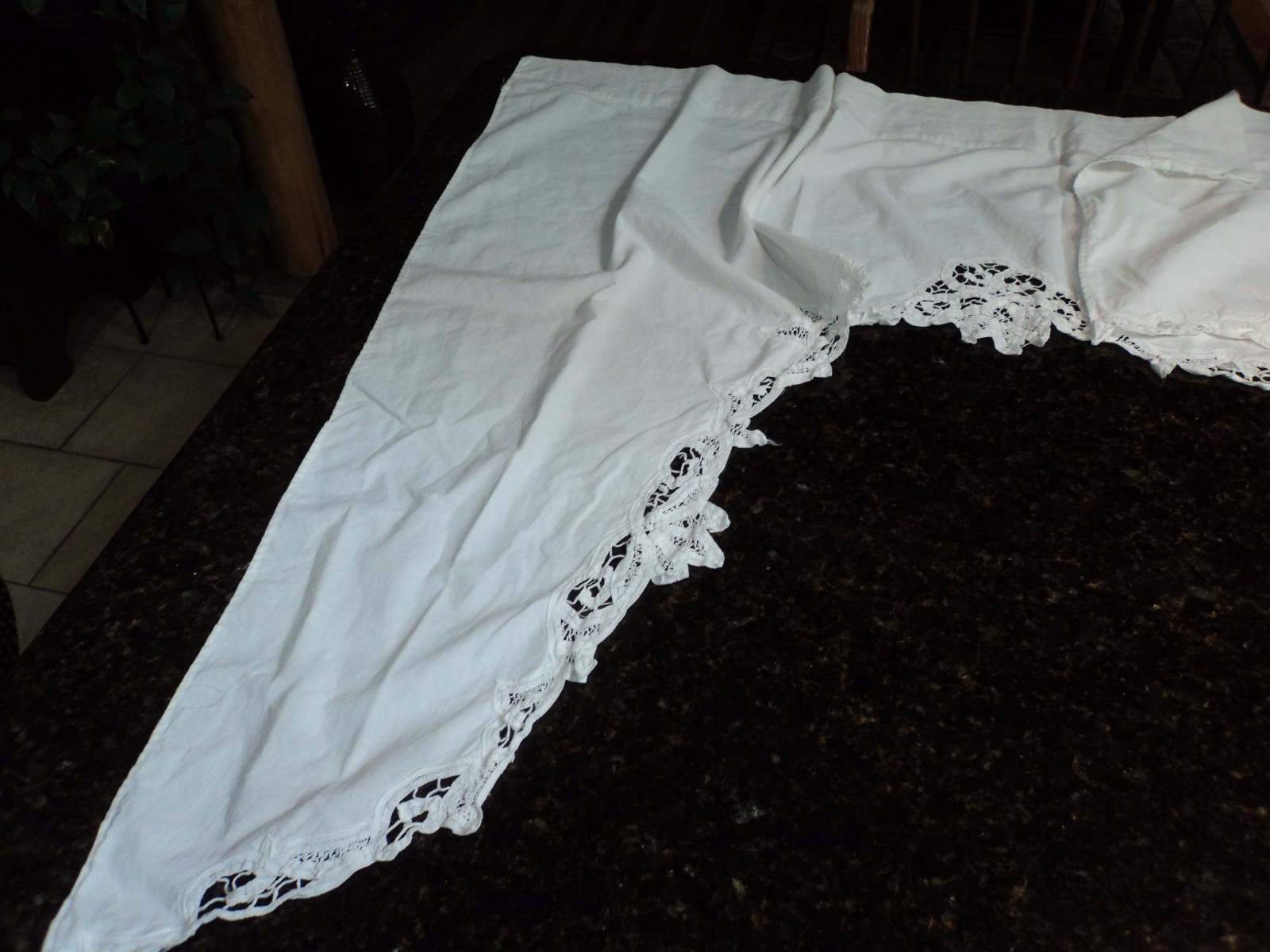 VINTAGE WHITE BATTENBURG SWAG SET SO PRETTY! EUC