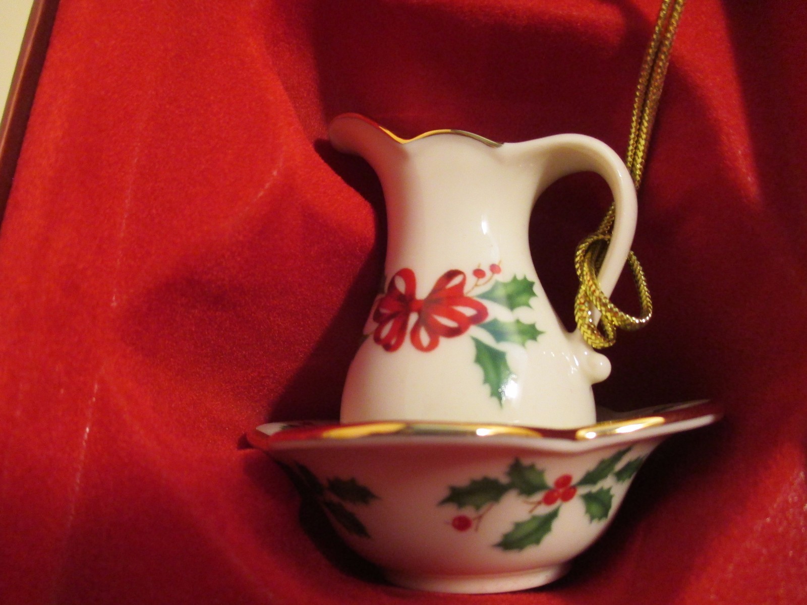Lenox Pitcher & Basin 2003 Ornament- 2-3/4