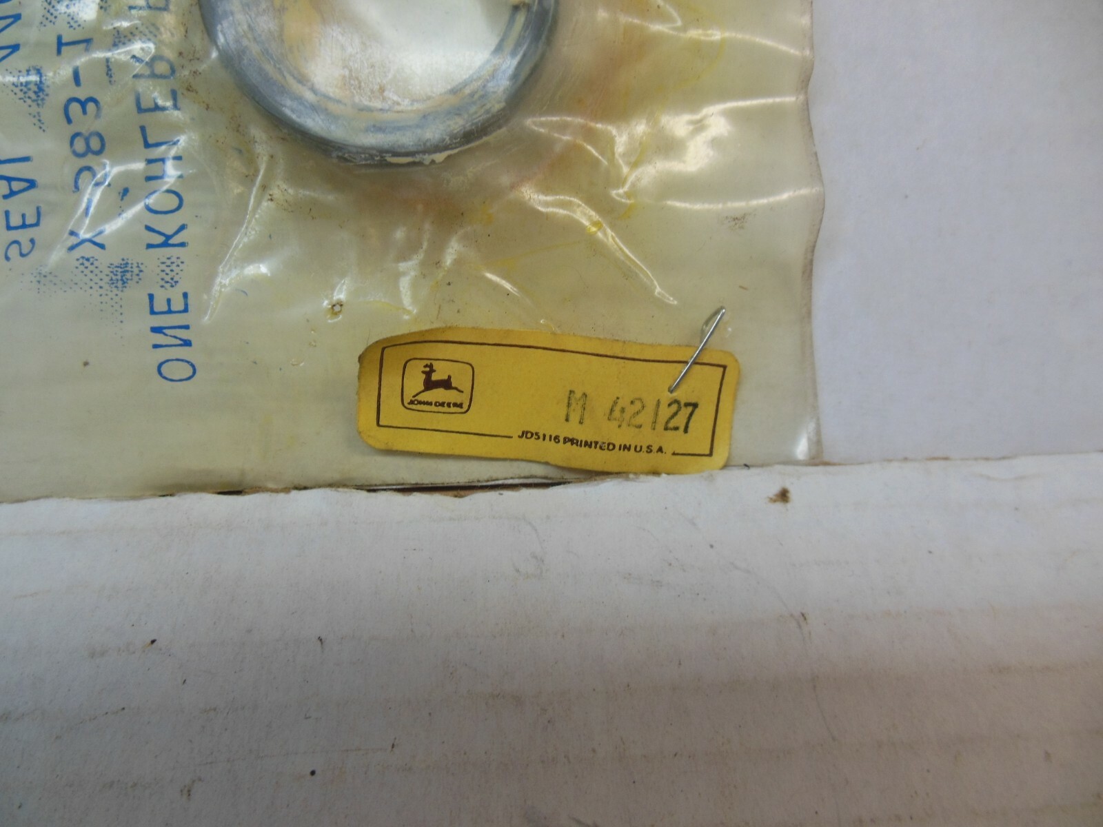 JOHN DEERE LAWN GARDEN TRACTOR KOHLER ENGINE CRANKSHAFT SEAL M42127 X-583-1