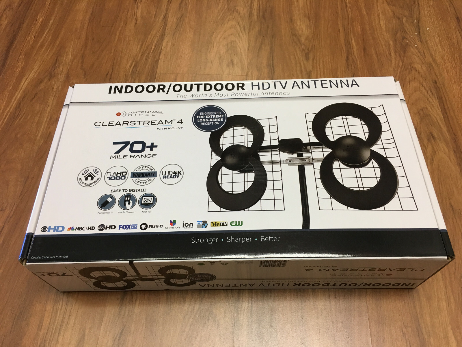 Antennas Direct C4CJM ClearStream 4 UHF Outdoor Antenna with Mountの