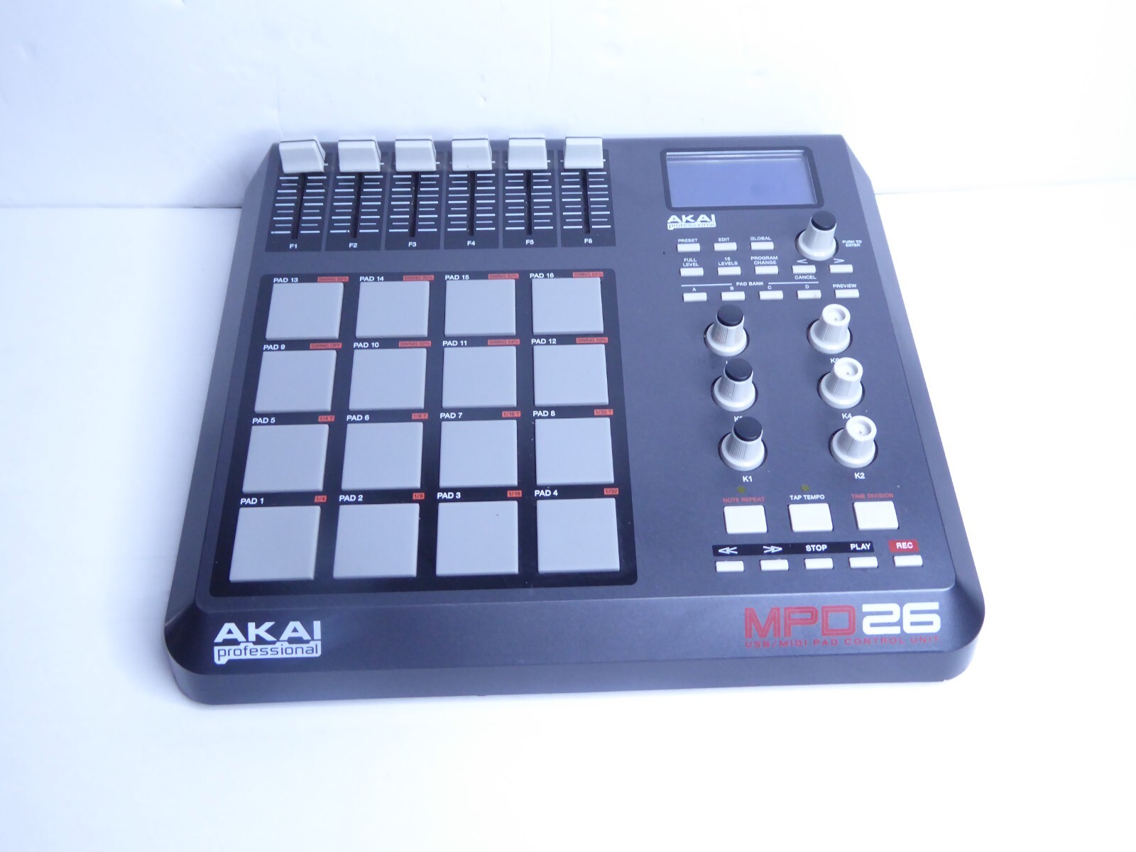 AKAI MPD26 USB/MIDI PAD コントローラー Akai MPD26 USB/Midi Pad Controller | Chicago Pawners & Jewelers