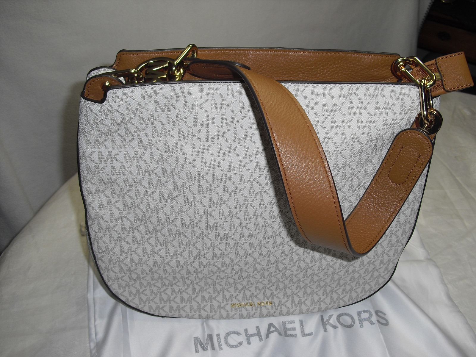 Michael Kors Vanilla Gold Signature Fulton Large Shoulder Hobo NWT $298