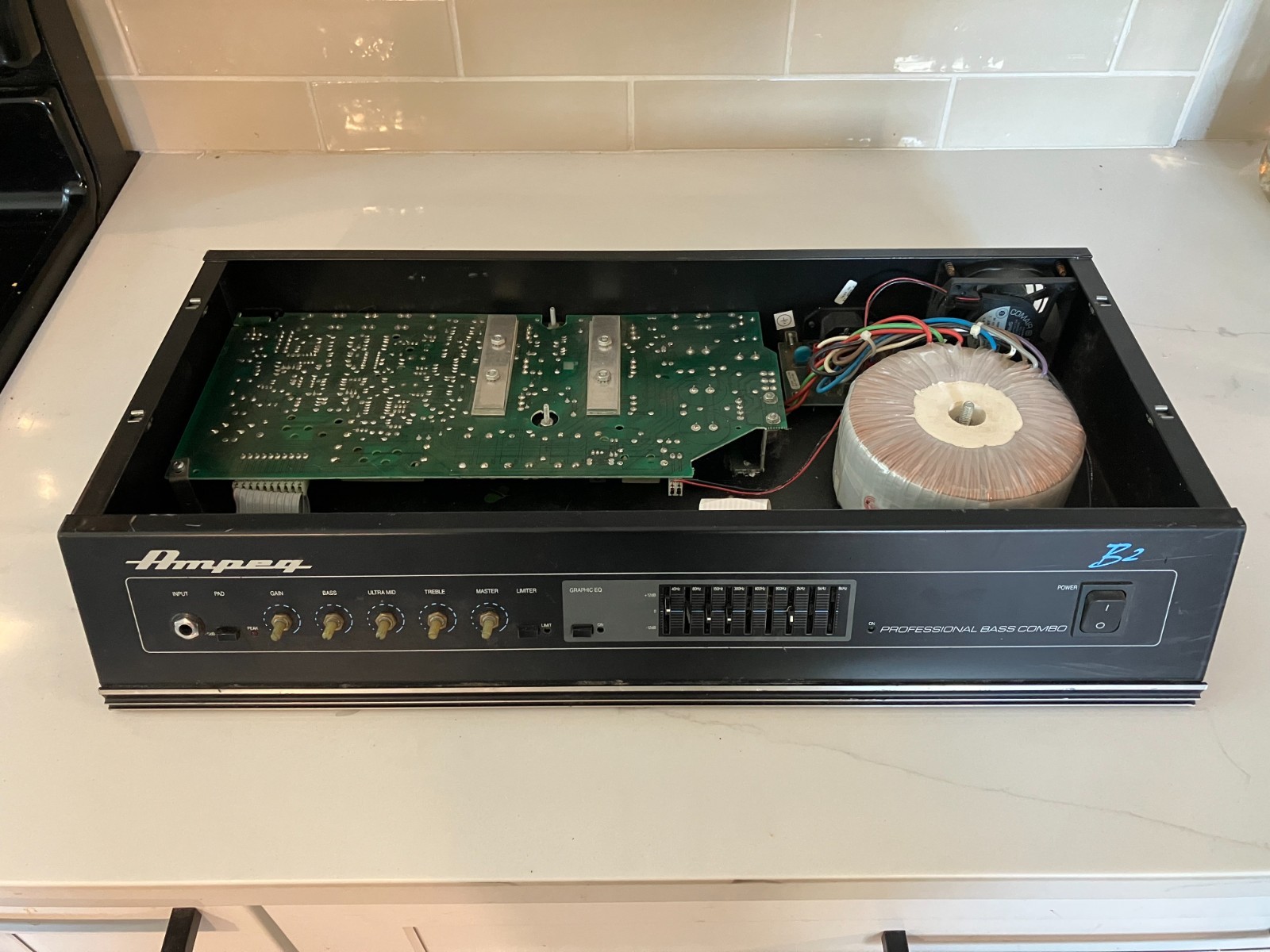 アンプ Ampeg B2-48J PROFESSIONAL BASS COMBO Used Ampeg B2