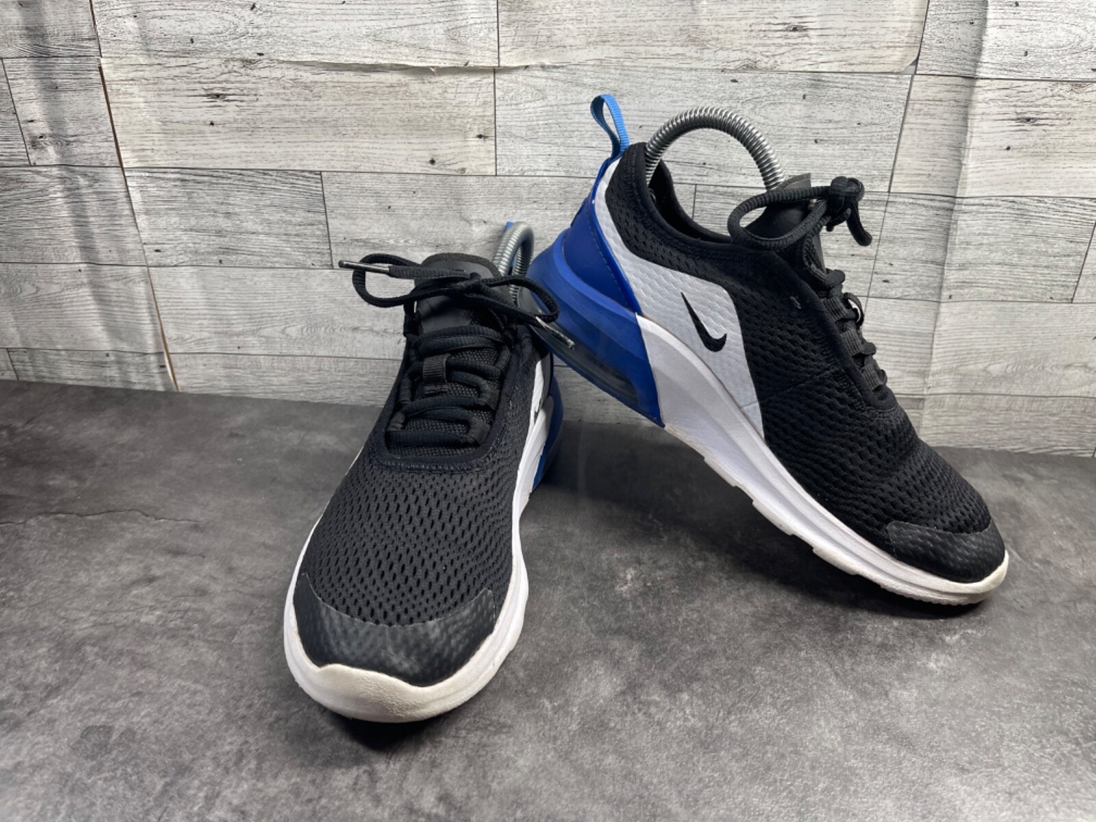 air max motion 2 blue and black