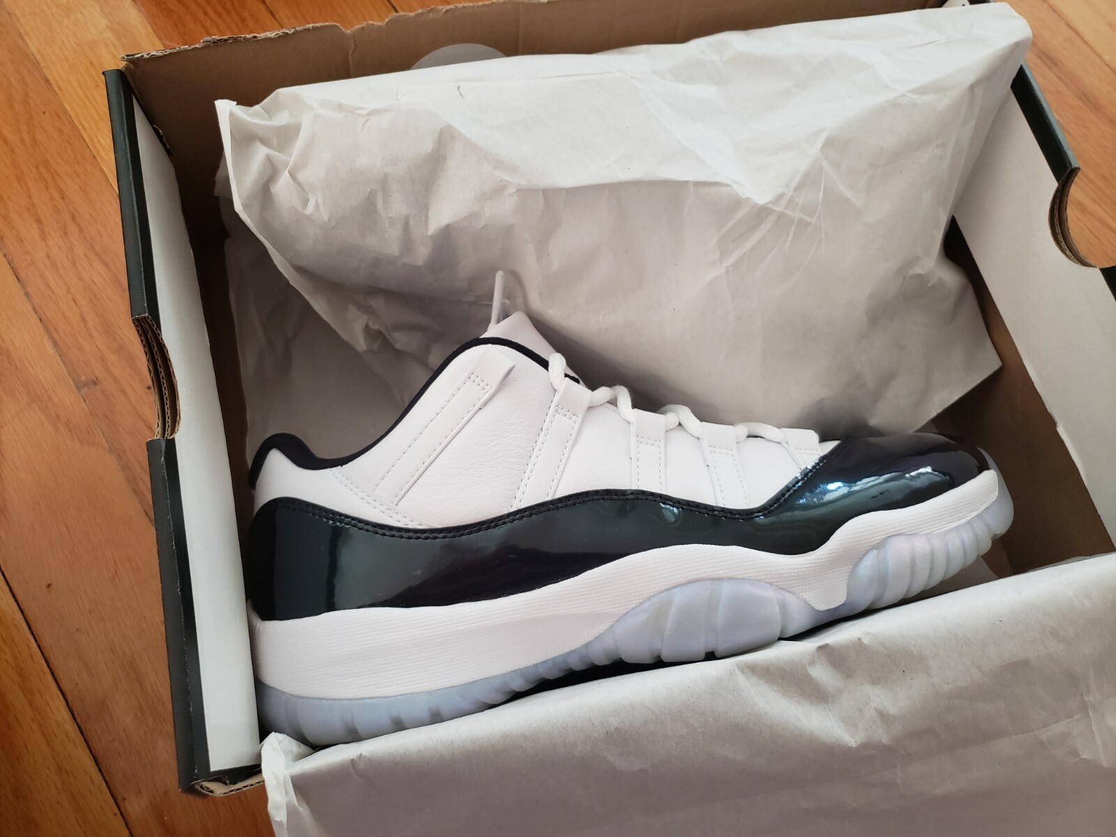 jordan 11 low emerald