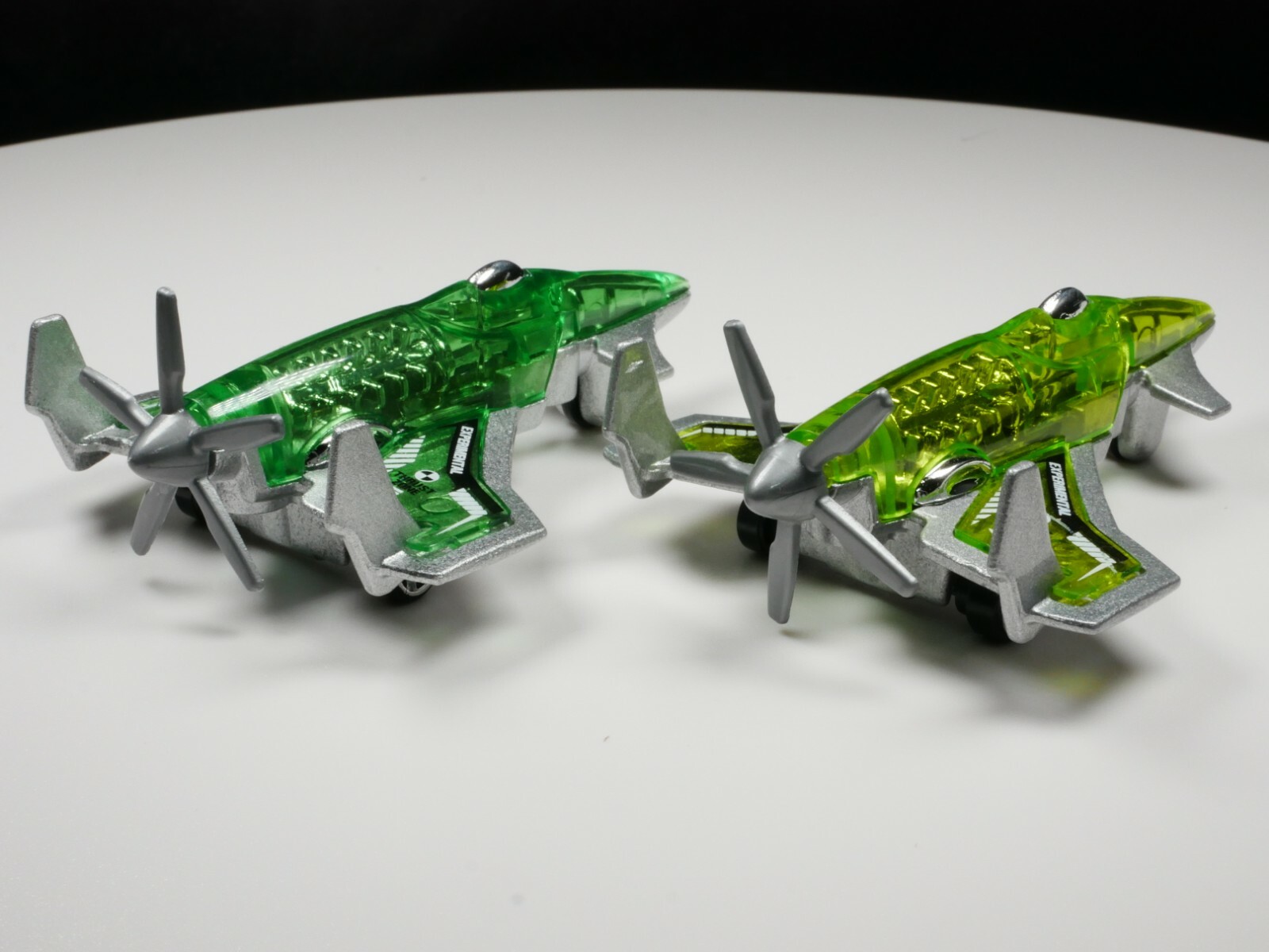 Poison Arrow 1/64 Scale DIECAST COLLECTORS    Car Variation Lot of 2 Green