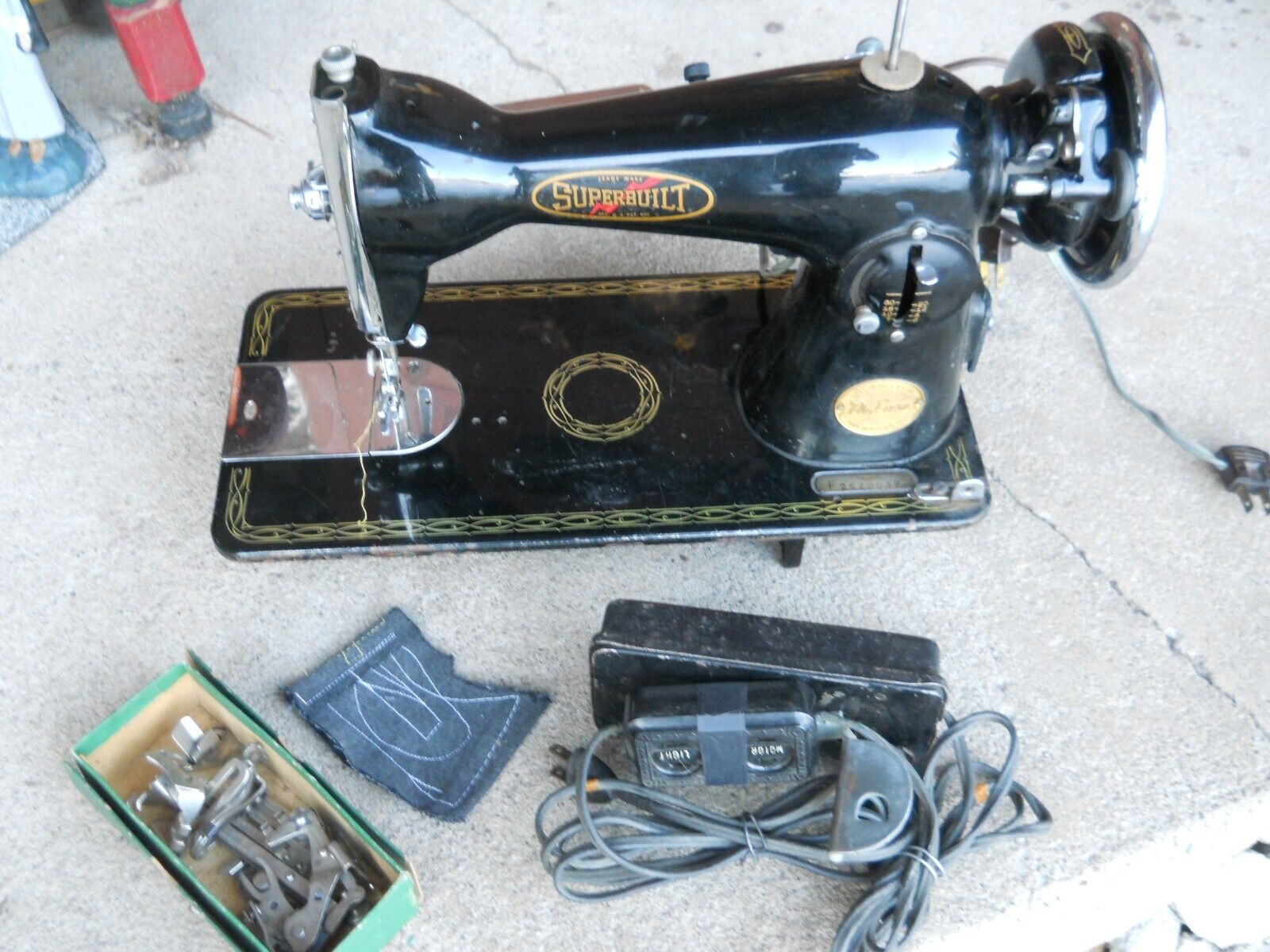 Vintage LOS ANGELES DeLuxe Sewing Machine OCCUPIED JAPAN Vintage LOS ANGELES DeLuxe Sewing Machine OCCUPIED JAPAN