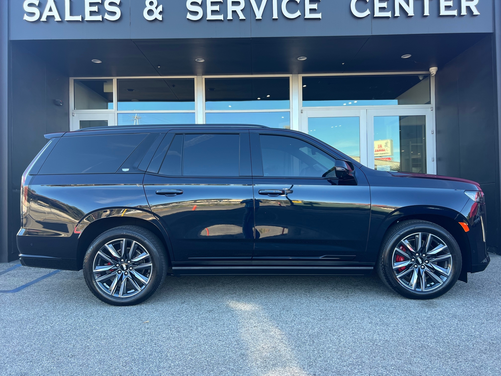 2022 Cadillac Escalade, Dark Moon Blue Mettalic With 2000 Miles
