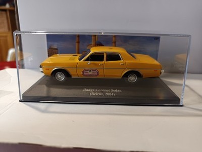 1/43 DODGE CORONET SEDAN ( Taxi Beirut 2004) Altaya sous plexiglas