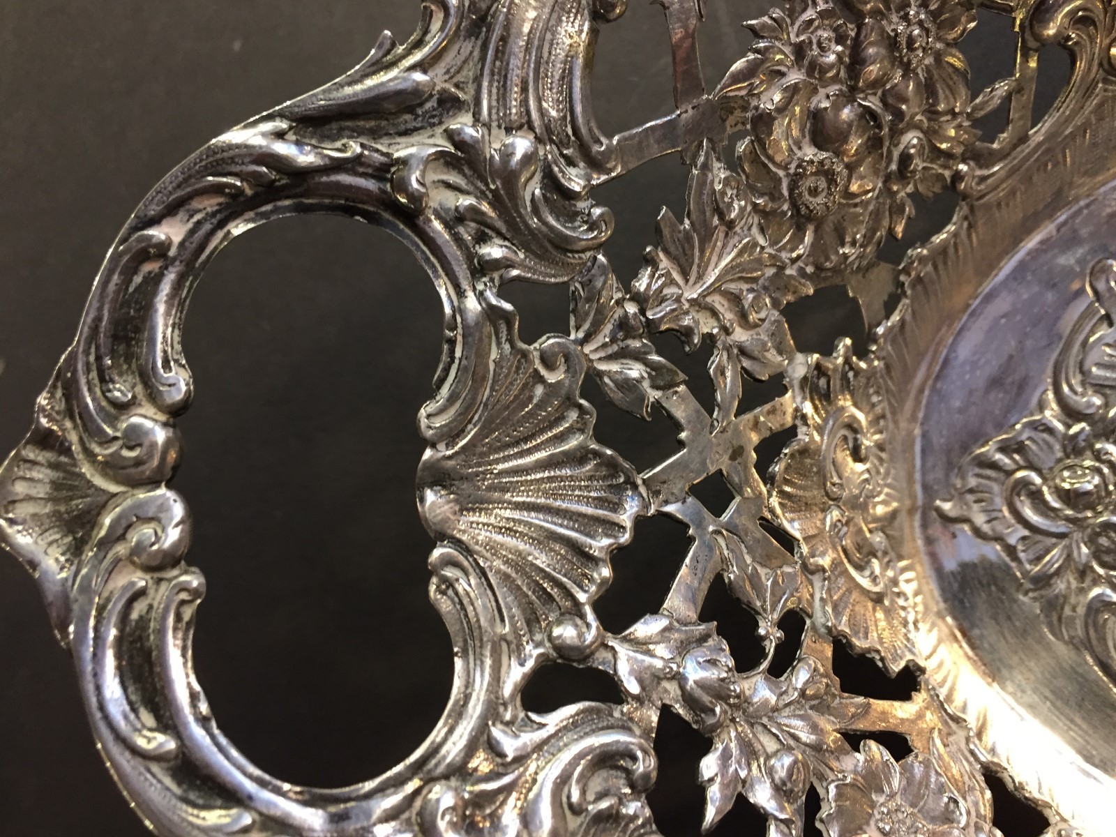 Antique Sterling Silver Ornate Cherub Pierced Center Piece Bowl 564 Grams Large