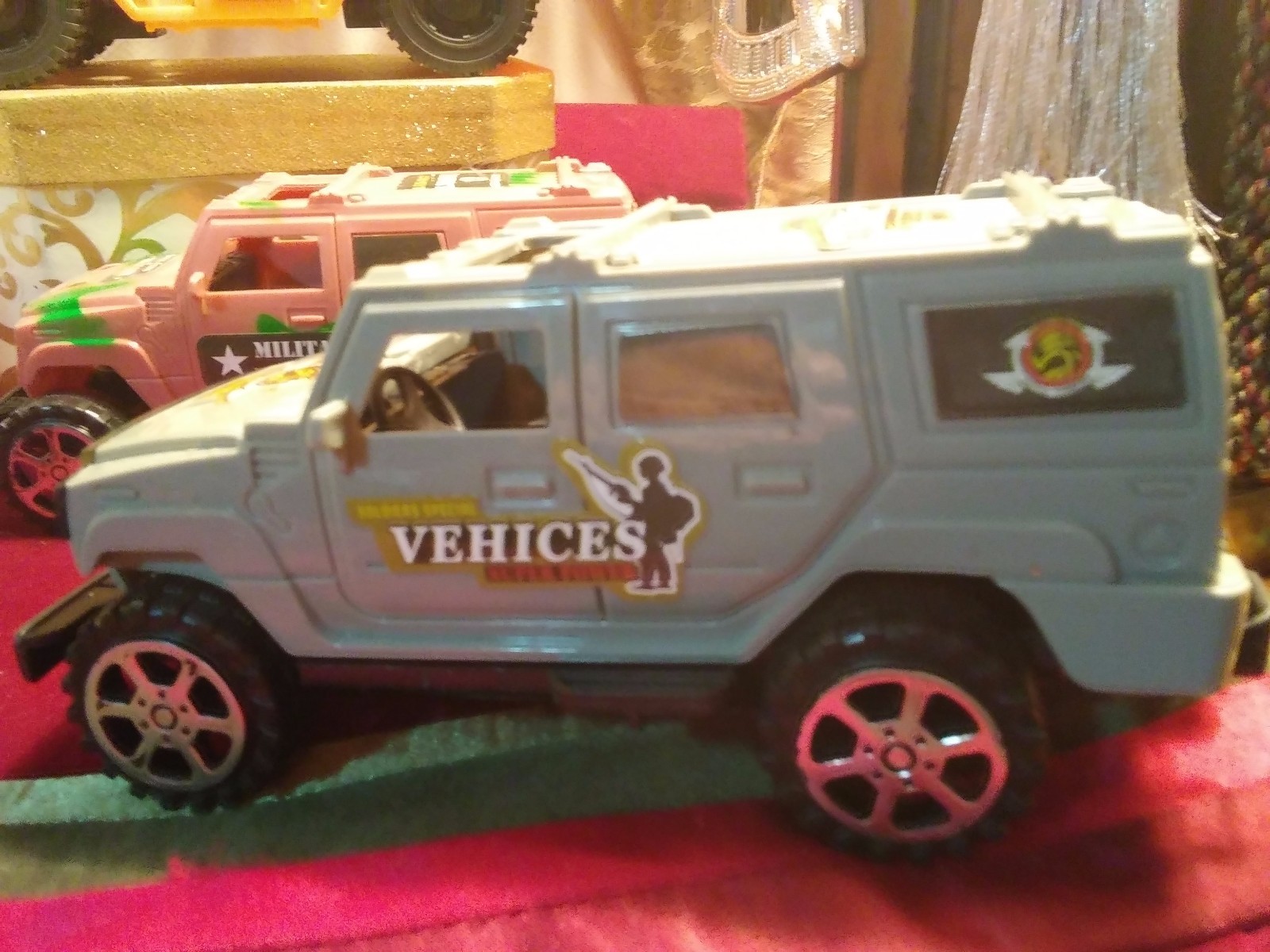 Military toy Vehicles lot of 4 Tank, Jeep and two Hummers