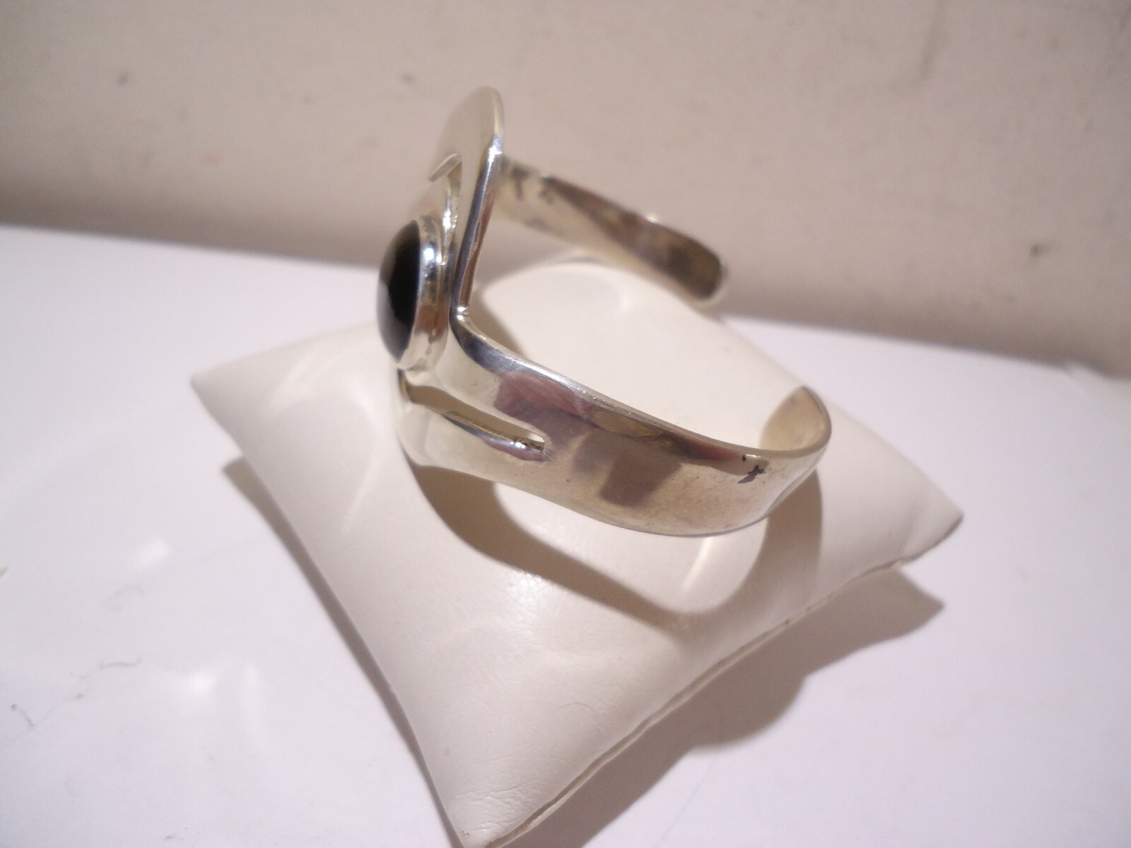 VINTAGE MODERNIST STERLING SILVER MEXICO BLACK ONYX CUFF BRACELET 34 GRAMS