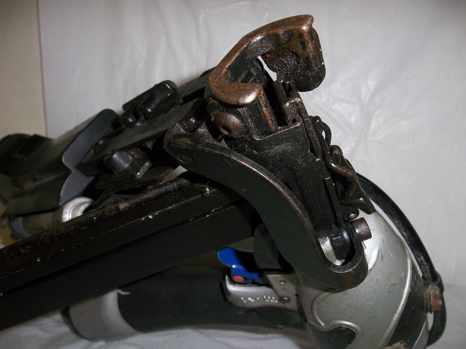 CROSSFIRE SPOTNAILS TCS6832 PNEUMATIC AIR ROOFING CAP STAPLER 18 GUAGE