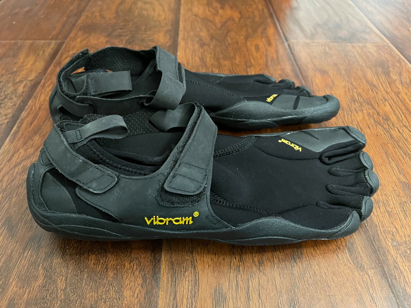Vibram Mens M138 Black Five Fingers 