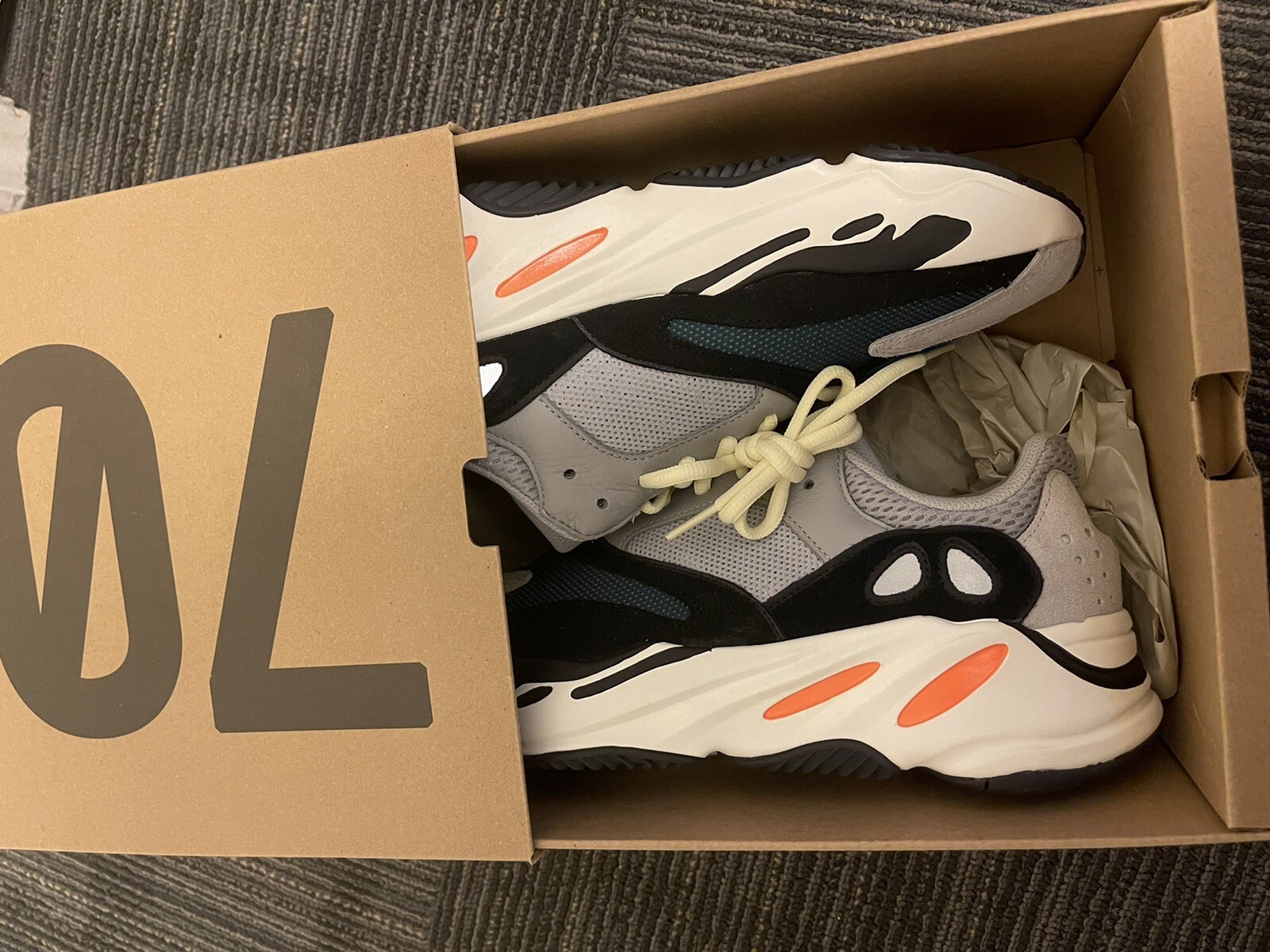 yeezy boost 700 wave runner size 9