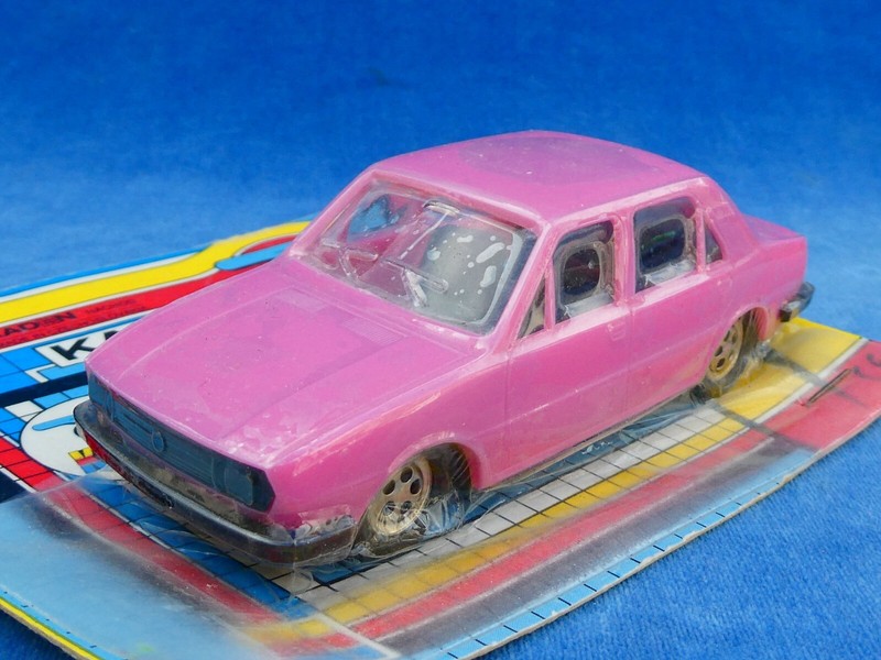 Sympa Pretty Rare ++ Top ++ Kad N Kadcar 1:43 Skoda 120 L - Rose Pink
