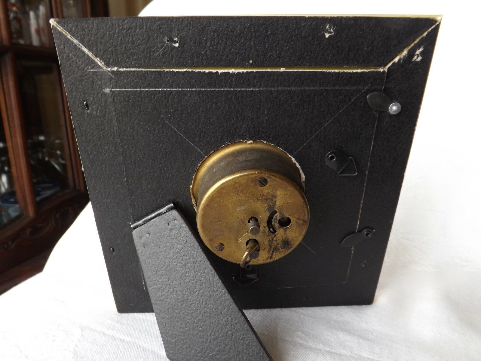 VINTAGE DESK CLOCK WITH ViCTORIAN PICTURE ,  WIND UP MOVEMENT, IT RUNS