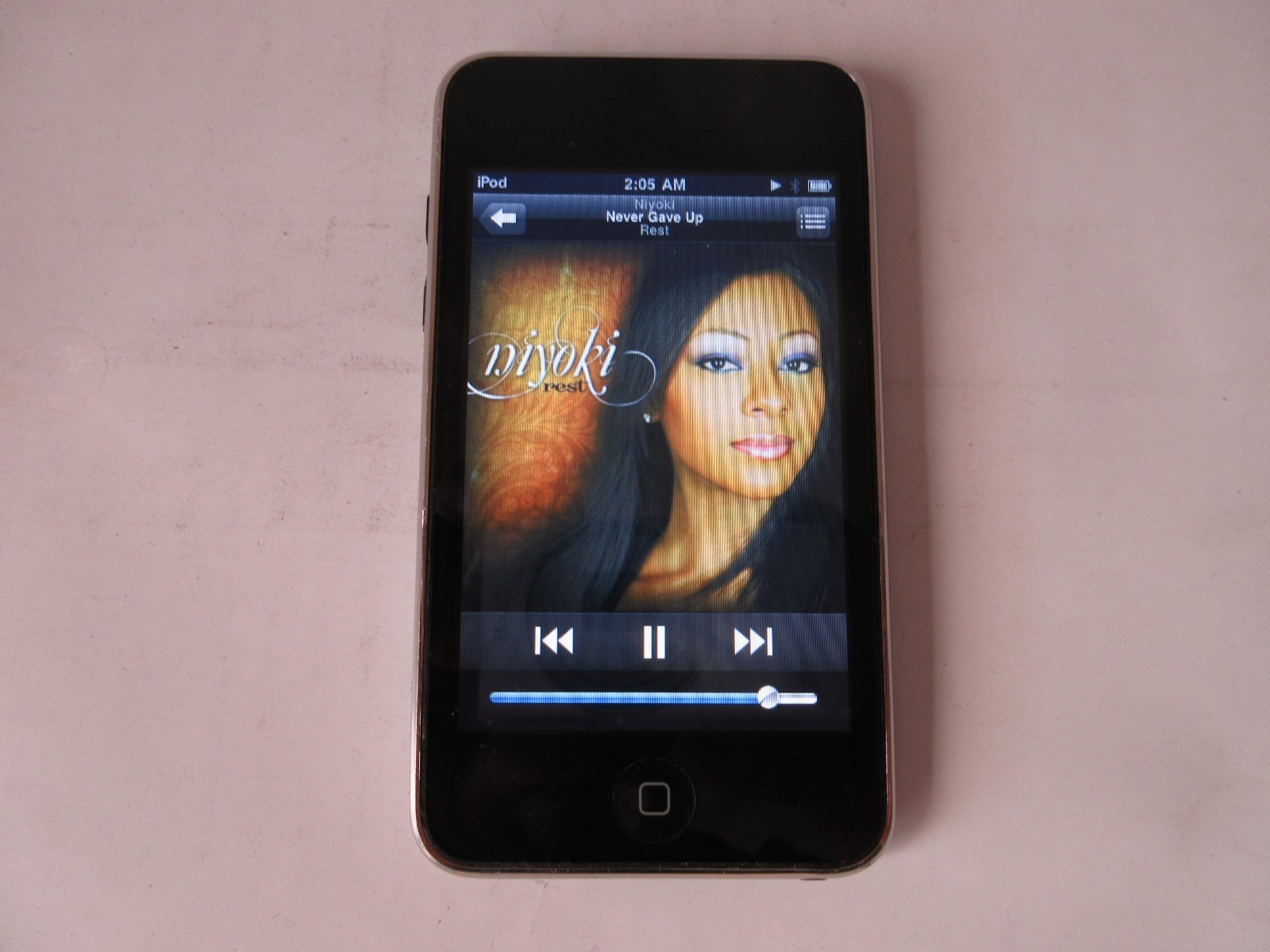 Apple iPod Touch 2nd Generation 8GB With (1126songs MB528LL