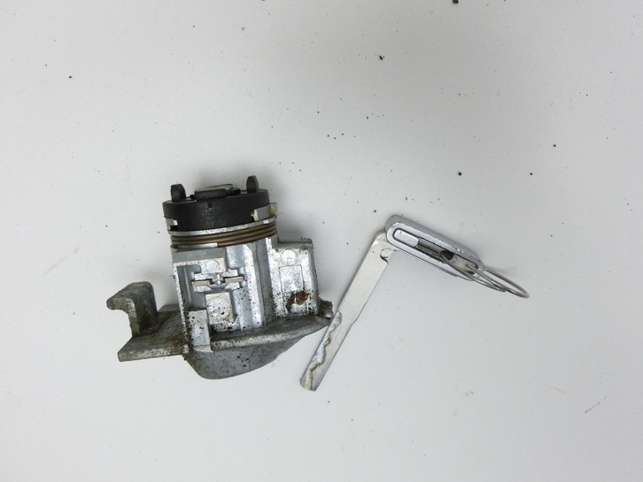 Volvo V70 135 07-13 Kombi Türschloss Schließzylinder für Tür Links Vorne Volvo V70 135 07-13 17.06.2010 gebraucht Vorschau 4