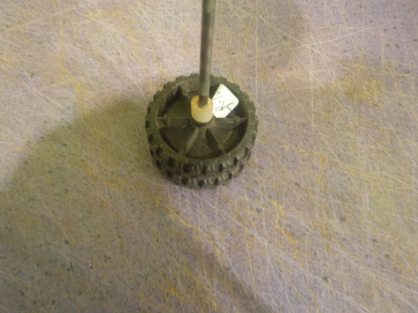 structo dual truck 4 tires 2 whitewall 2 hub-cap 1 axle 10.00x20 for parts