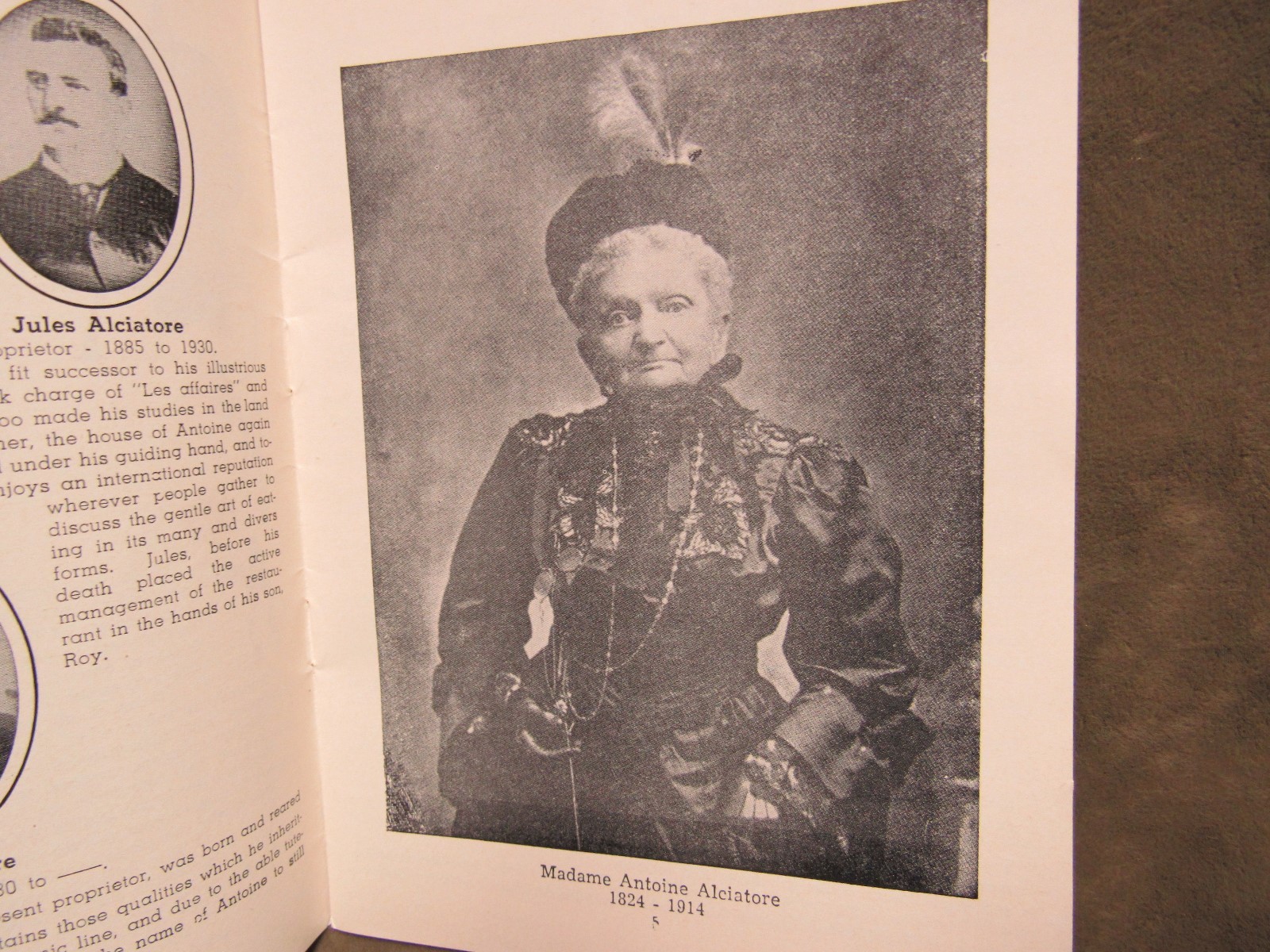 Circa 1940's Antoine's Restaurant New Orleans Louisiana Small Booklet w/history