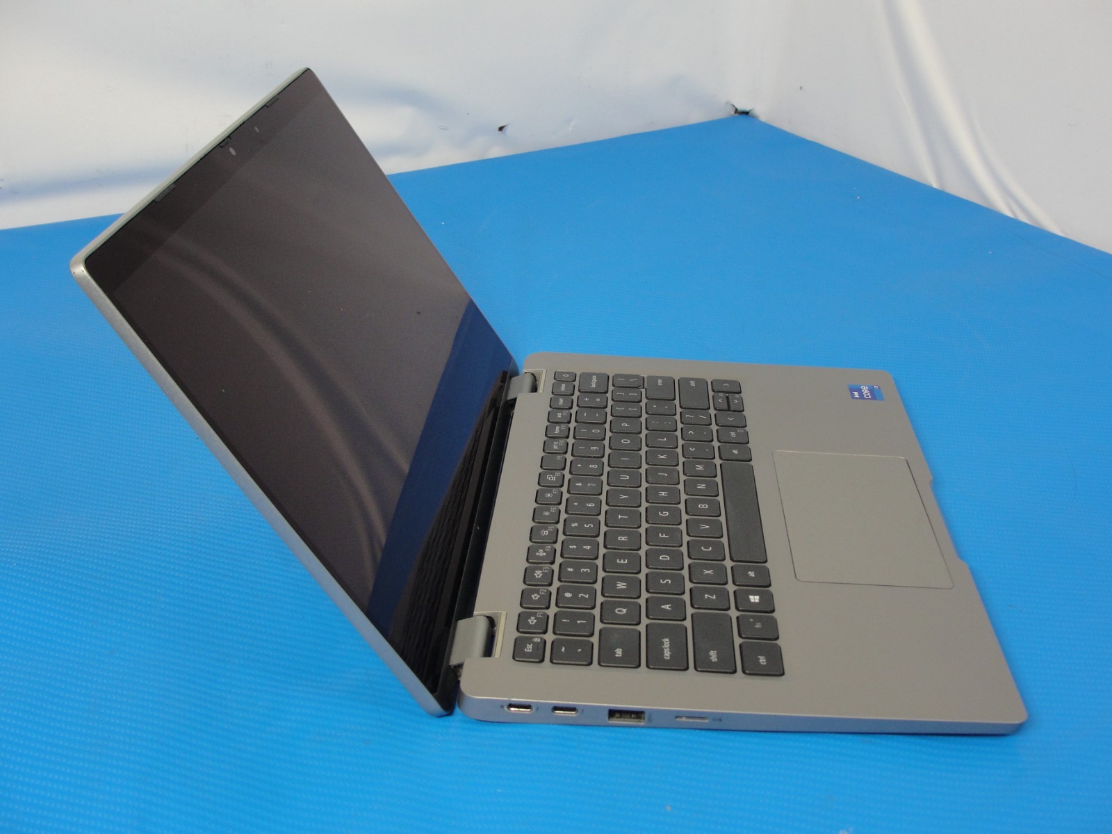 Dell Latitude 5320 2-in-1 13.3" Touch i7-1185G7 32GB 512GB SSD Win 11 Pro - Thumbnail 9
