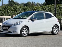 PEUGEOT 208 1.4 HDi Style 3dr White Low miles Brilliant Economy and low tax