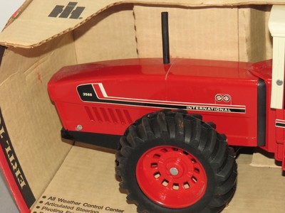 1/16 Vintage IH International Harvester 3588 2+2 4WD Tractor DieCast New by ERTL