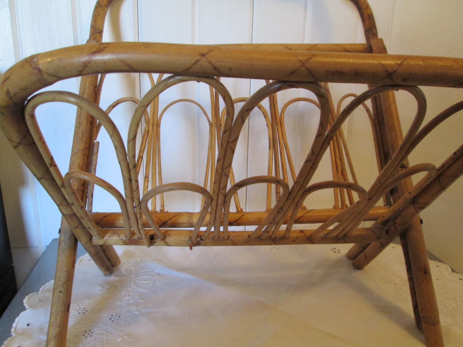 Vintage Folding Bamboo Book Stand Shelf Magazine Rack Newspapers 15 1/2