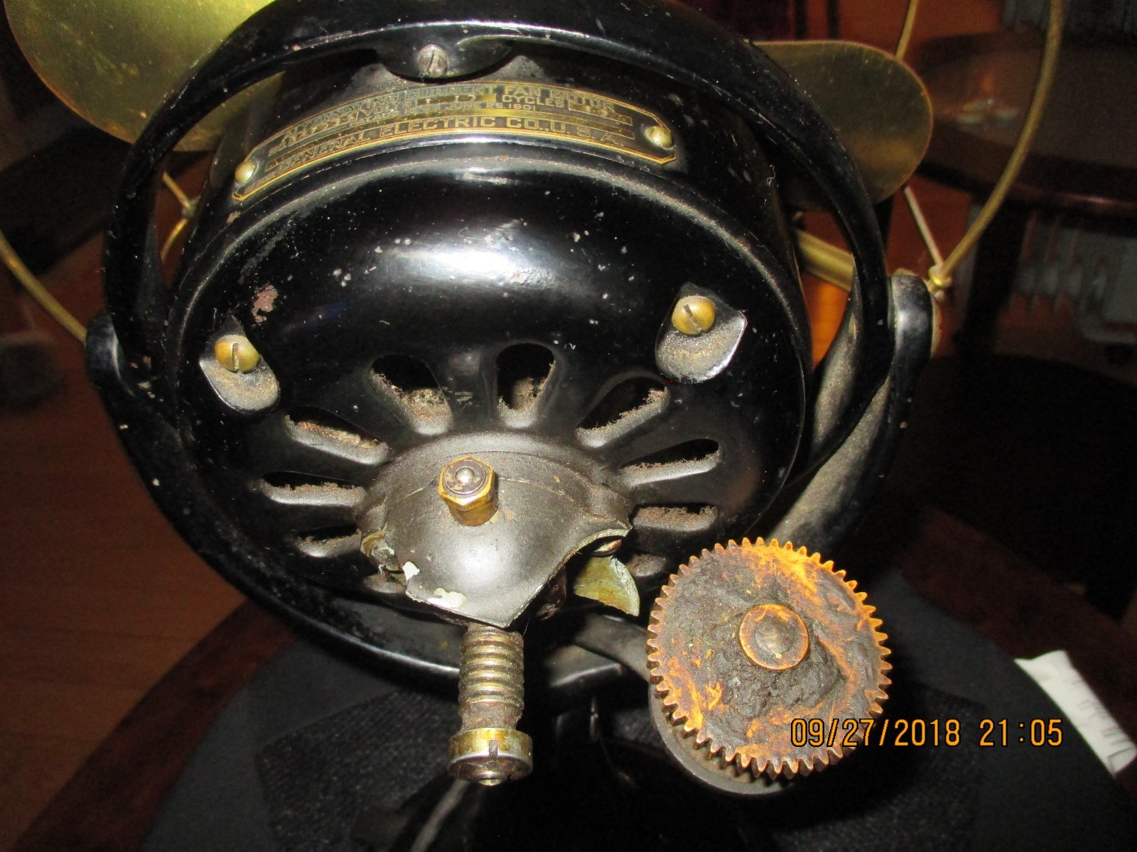 ELECTRIC ANTIQUE FAN  G E JUNE 1901 ALTERNATING  MOTOR TURN VERY GOOD