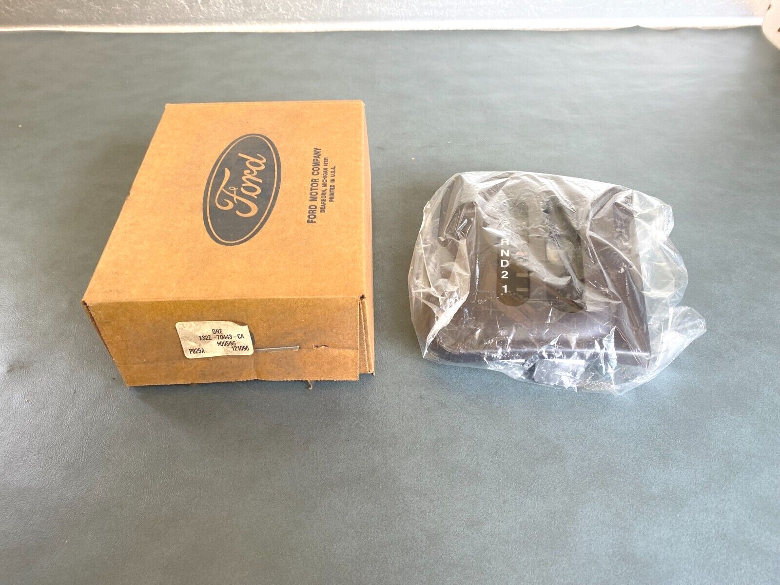 Ford OEM NOS XS2Z-7D443-CA Gear Selector Housing 1998-2000