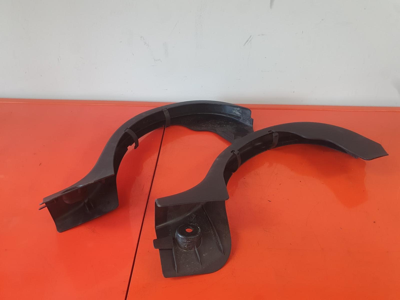 2007 C Class MERCEDES BOOTLID HINGES TRIM COVER PAIR W204 2007-01/15 image 2