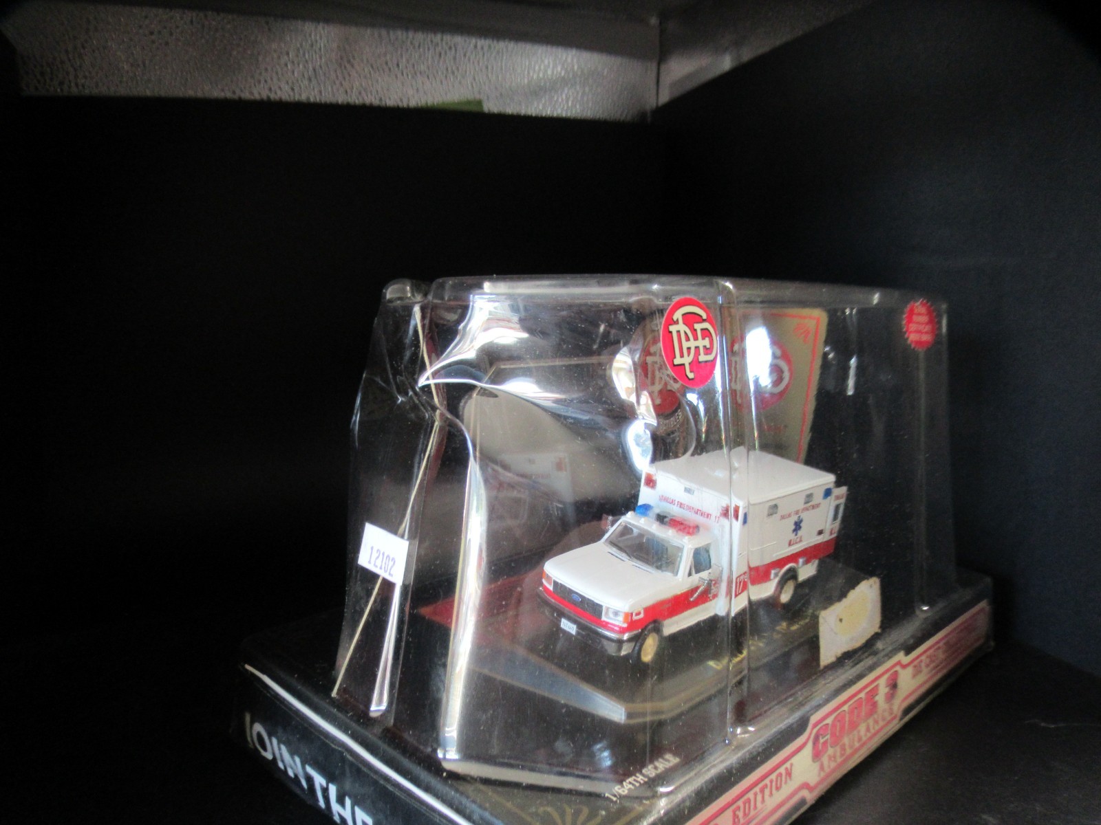 未使用 CODE3 AMBULANCE DIE CAST ミニカー Code 3 Kennedy Space Center Fire Rescue Ford E-350 Ambulance