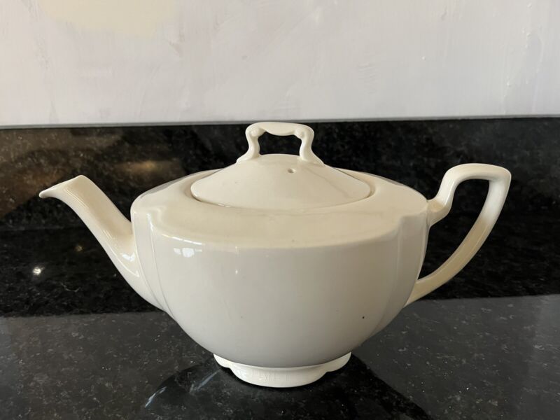 Vintage Johnson Brothers Cream Pareek Teapot