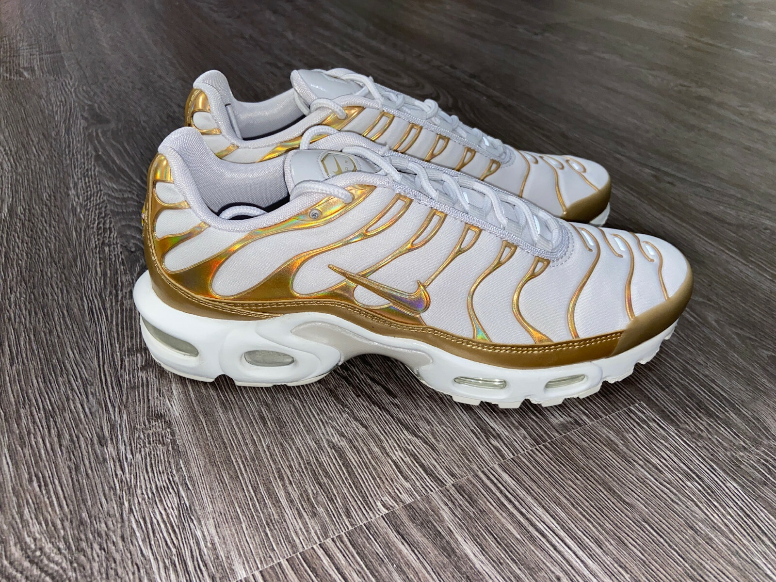 white and gold tns womens