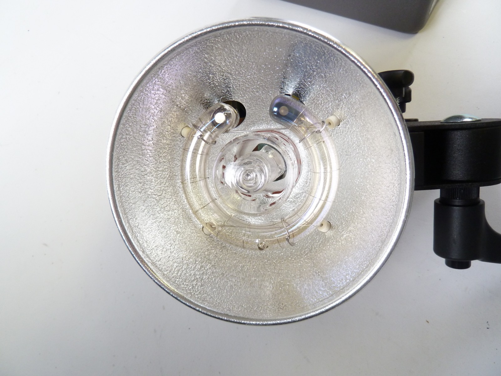 Dyna-lite Roadmax MP16 with two heads, cables, PC Cord, and Case, EC, Dynalite