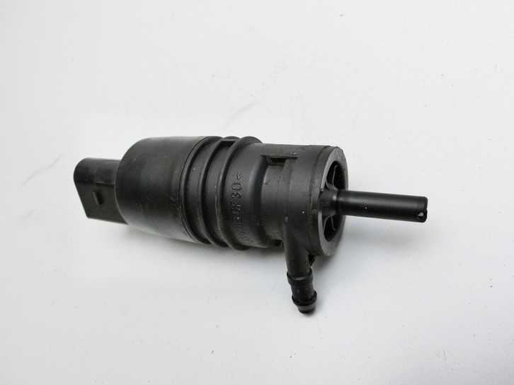 BMW X1 E84 LCI 12-15 Waschwasserpumpe Wischwasserpumpe Waschpumpe Vo. BMW X1 E84 LCI 12-15 29.10.2012 67127302588... Vorschau 2
