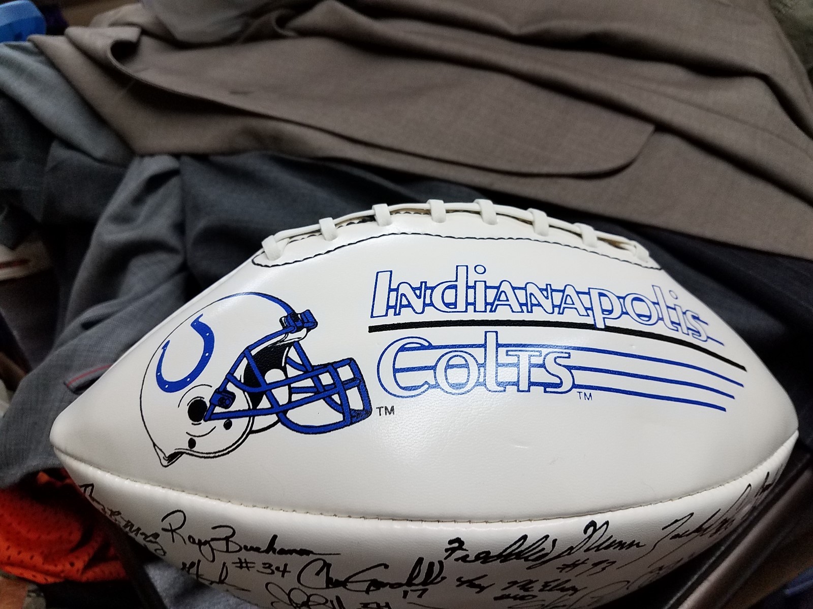 Hutch NFL 1995 Indianiapolis Colts Team Signed Football Facsimile White