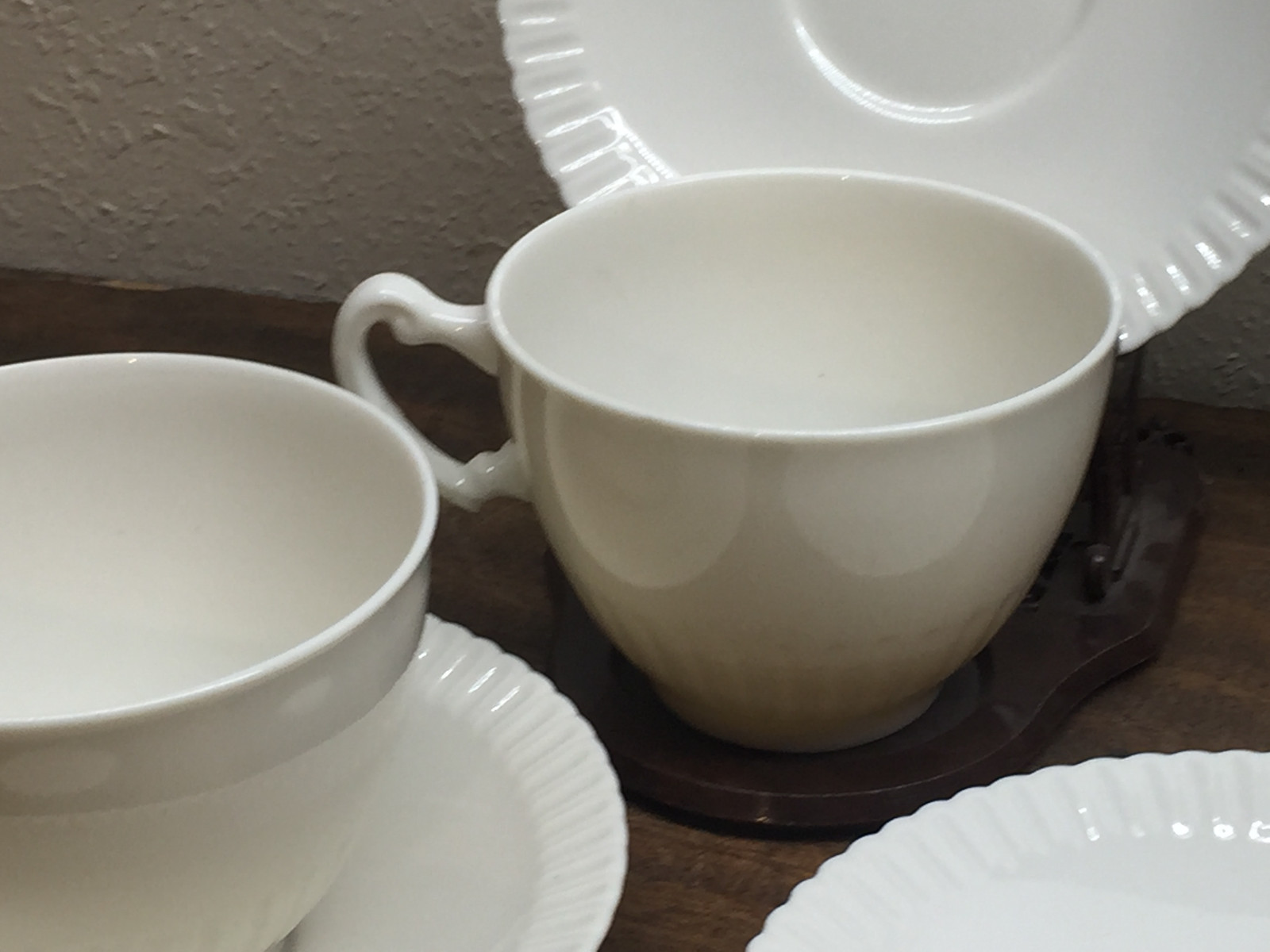 Vtg.Lot of  Syracuse China Ivory SHELLEDGE pattern  Scallop Handles ~ cup/saucer