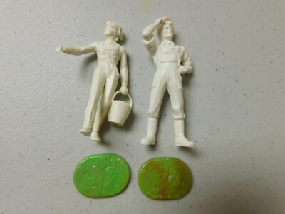 Elastolin 70mm Unpainted Farmhands / Western Servants x2  white plastic