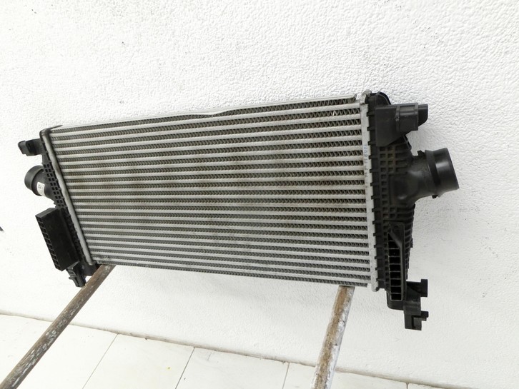 Opel Astra J 09-12 1,4T 103KW Ladeluftkühler Kühler  - Bild 2