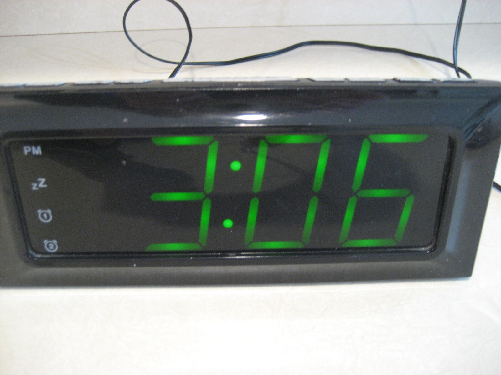 Radio Alarm Model Insignia Digital Clock